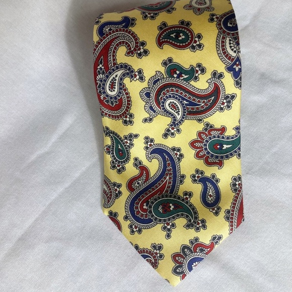 Brooks Brothers Paisley Tie - Picture 4 of 4